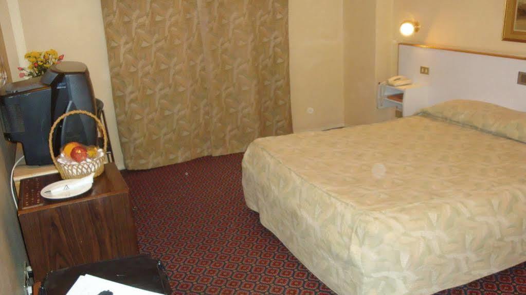 Hotel Delta Alexandria Exterior photo